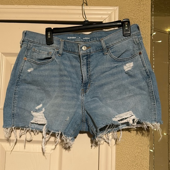 OLD NAVY BOYFRIEND SIZE 12 GOOD CONDITION DENIM SHORTS LIGHT WASH - Picture 1 of 2